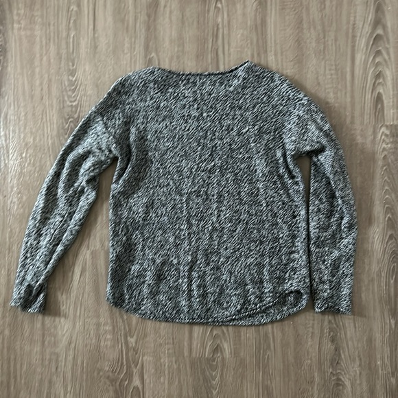 Black and white sweater - Picture 3 of 5